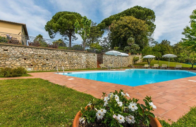 Cosy apartment in villa for 8 people with WIFI, private pool, terrace and pets allowed