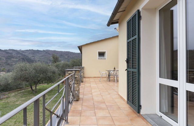 Cosy apartment in villa for 4 guests with A/C, WIFI, patio, pets allowed and parking