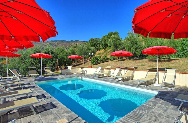 Cosy apartment in villa for 6 people with WIFI, pool, TV, veranda, pets allowed and parking