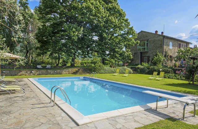 Cosy apartment in villa for 4 people with pool, WIFI, terrace, pets allowed and parking