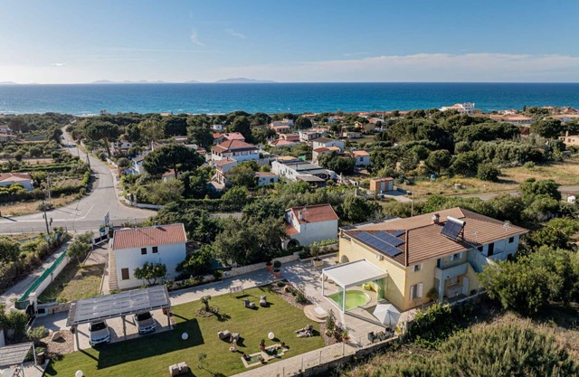 Cosy apartment in villa for 5 guests with A/C, pool, WIFI, TV and patio