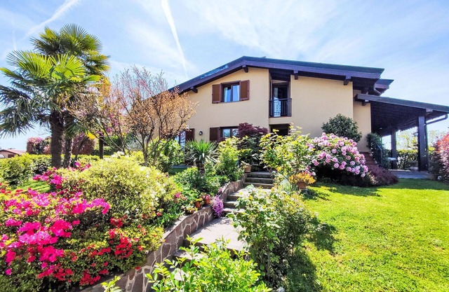 Cosy apartment for 5 guests with A/C, WIFI, TV, balcony, panoramic view and parking