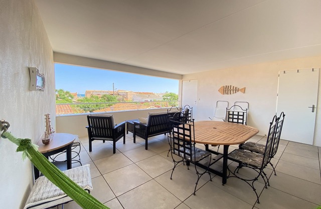 Cosy apartment with terrace 250 m from the beach