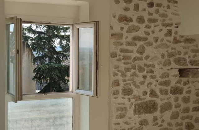 Cosy, bright apartment overlooking the Luberon