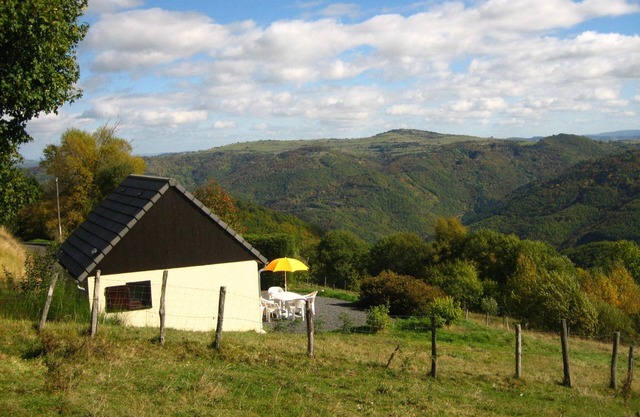 Cosy chalet in a quiet location, with breathtaking mountain views. Pets welcome!