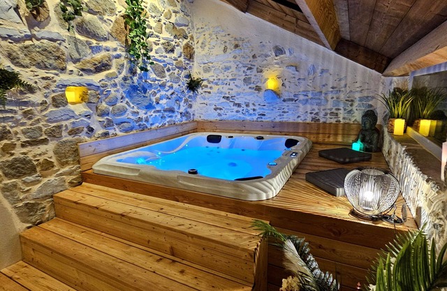 Cosy chalet with private spa