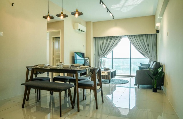 Cosy City-View Suite in Town