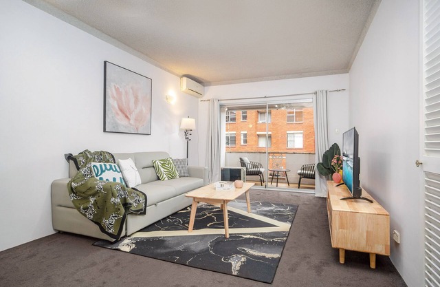 Cosy & Convenient Place with Free Parking in Inner West Area