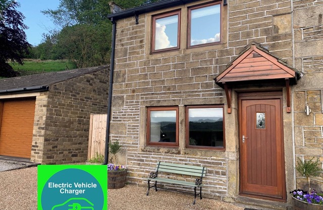 Cosy cottage for two with secure parking and EV charging