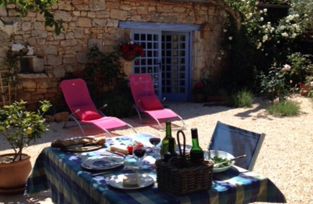 Cosy cottage in small charming 13c walled village.