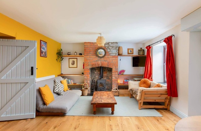 Cosy Cottage nr The Cotswolds, Private Parking