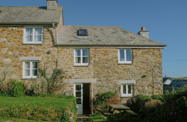Cosy cottage, peaceful setting 5 mins to beautiful sandy beach & fabulous walks!