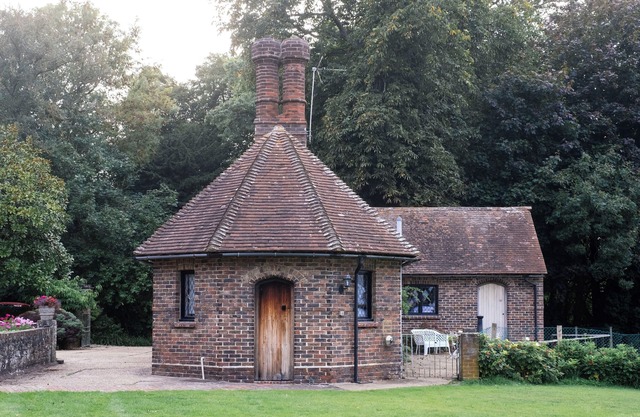 Cosy Cottage, Sleeps Max 6. Stunning Views, Indoor Pool. Perfect for Families