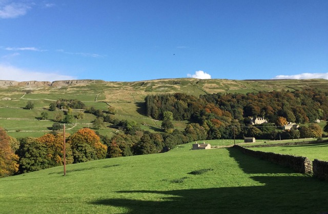 Cosy Cottage, Stunning Views, Walks from the door, Pubs within walking distance