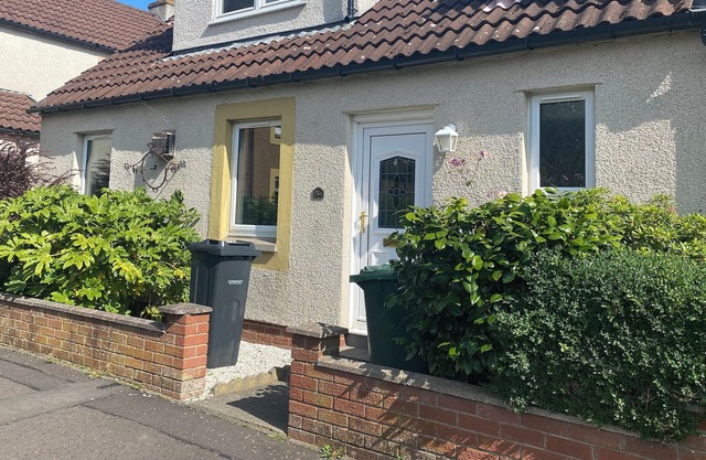 Cosy Cottage with free parking close to the airport