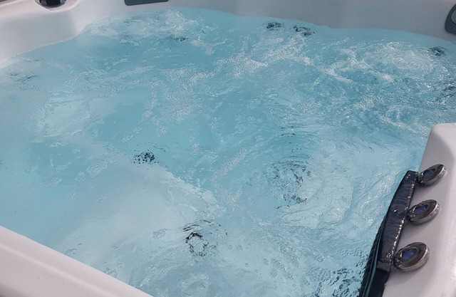 Cosy cottage with private hot tub in east devon