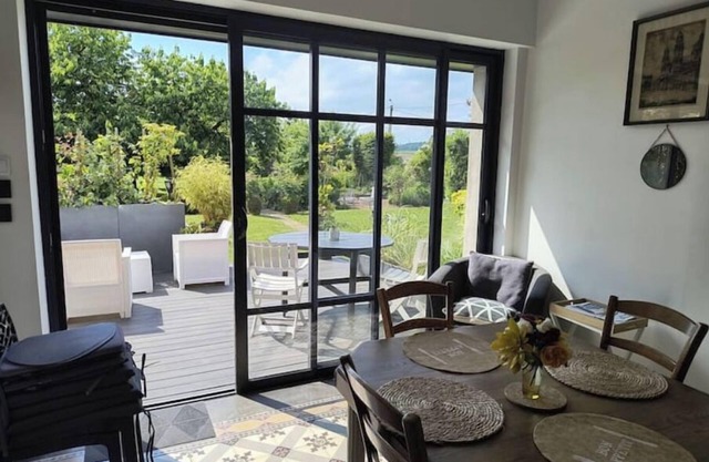 Cosy, country-style 3* gîte in the heart of Picardy's heritage, sleeps 5