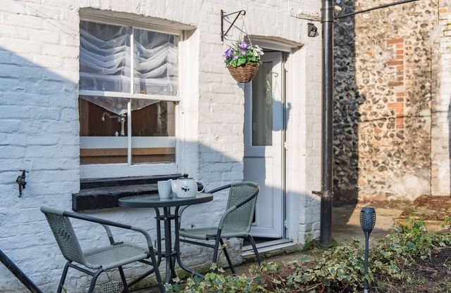 Cosy country cottage with garden, sleeping 2 guests in 1 bedroom near Deal