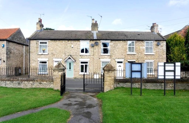 Cosy Country Escape | Fireplace & Views | Leeds & York
