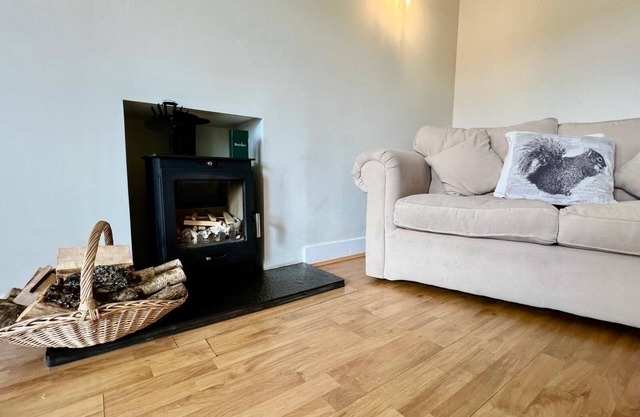 Cosy Country House Finzean, Aberdeenshire. Sleeps 6 & Pet Friendly with Garden