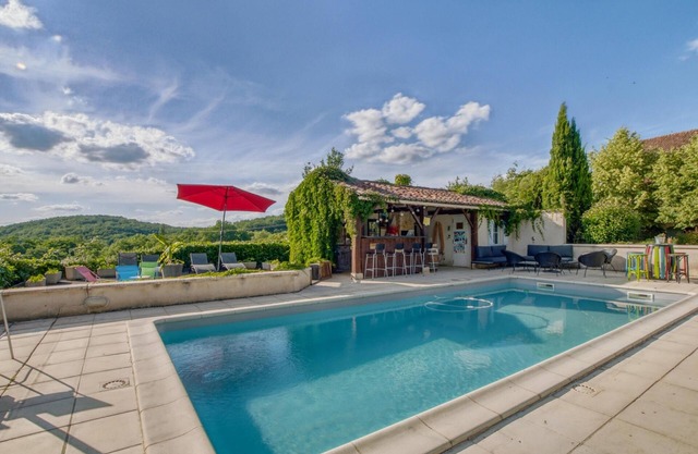 Cosy family home with a shared pool