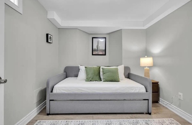 Cosy Guest Suite Near Shops, Transit, Hwy and GO