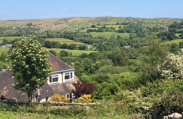 Cosy holiday cottage in the National Park with stunning views and new kitchen.