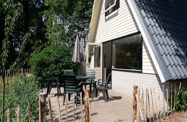 Cosy holiday home in Eerbeek with balcony/terrace