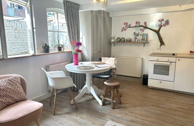 Cosy Home - with garden 2 min walk from beach