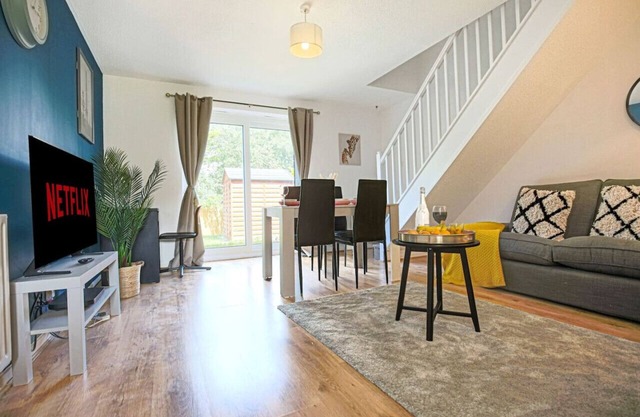Cosy House - Free Parking + Fast Wifi and SmartTV