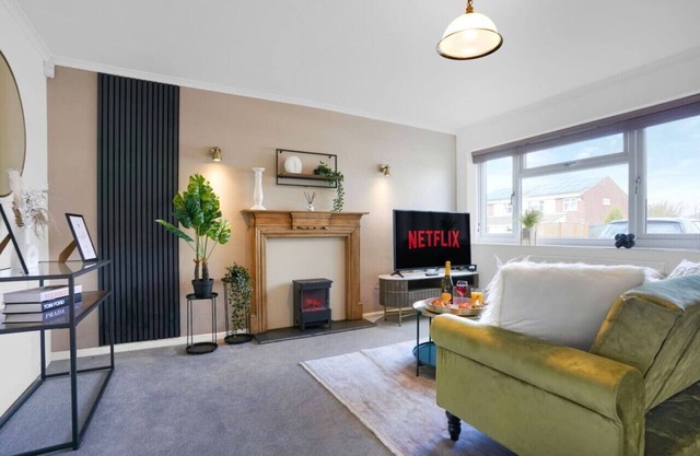 Cosy House - Sleeps 6 - Free Parking & Fast Wifi