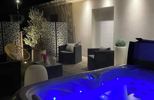 Cosy house with jacuzzi in a quiet hamlet
