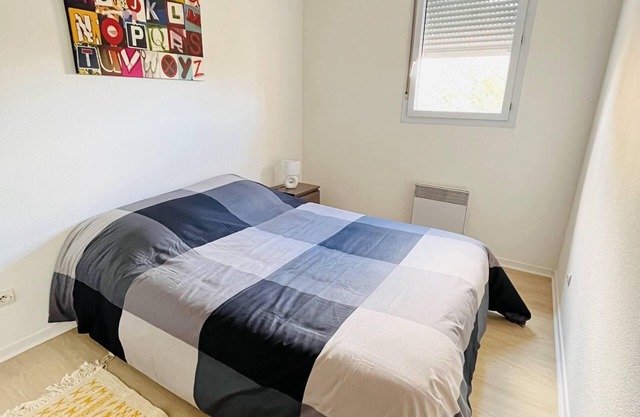 Cosy large appartement close to metro, bus ! for single as well as family