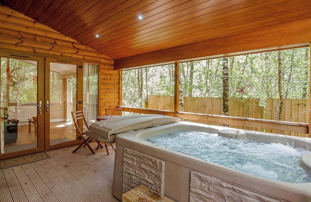 Cosy log cabin with one double.