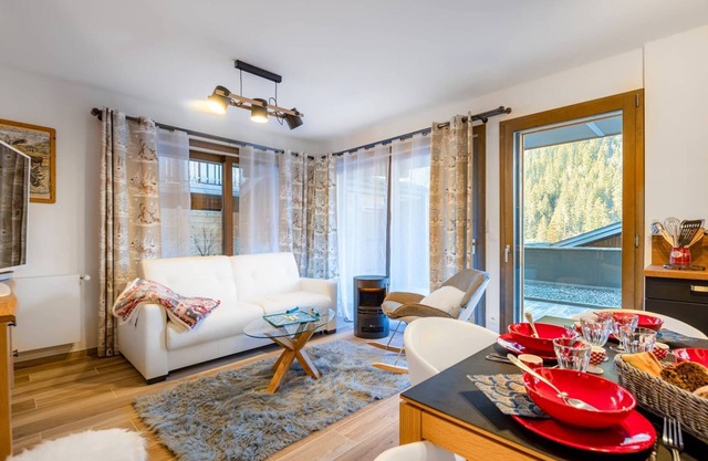 Cosy, modern 4-person flat, close to the centre, large terrace.