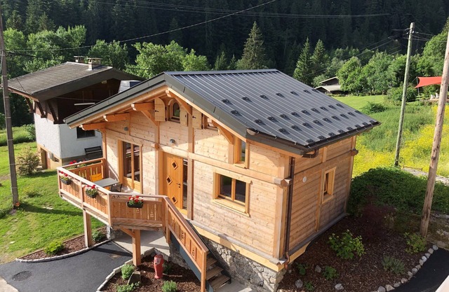 Cosy, modern chalet with mountain views