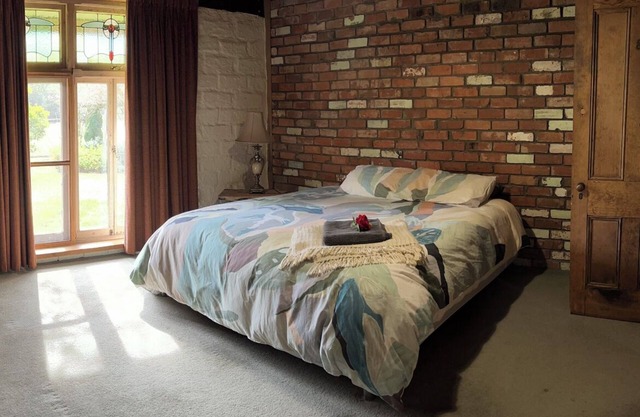 Cosy Mud brick Bush-Getaway nPet Friendly & country Views