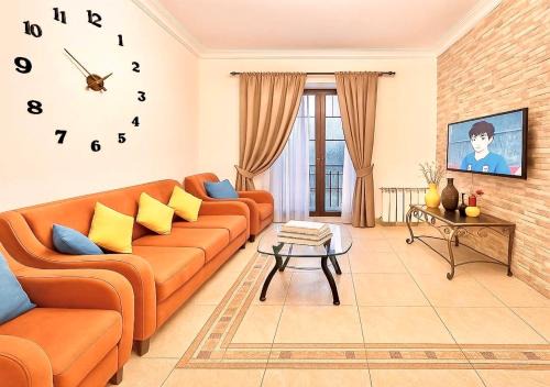 Cosy One bedroom Appartment with open balcony terrace, near Opera, Tumanyan & Pushkin streets, Self Check in, city centre, Yerevan