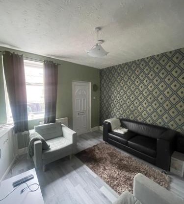 Cosy Room Near Train & Hospital