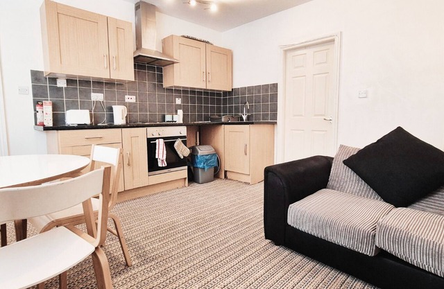 Cosy S/C Flat Nr Nottingham City