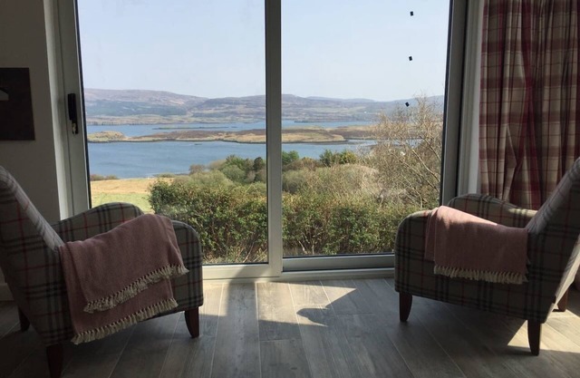 Cosy sea view cottage Isle of Skye