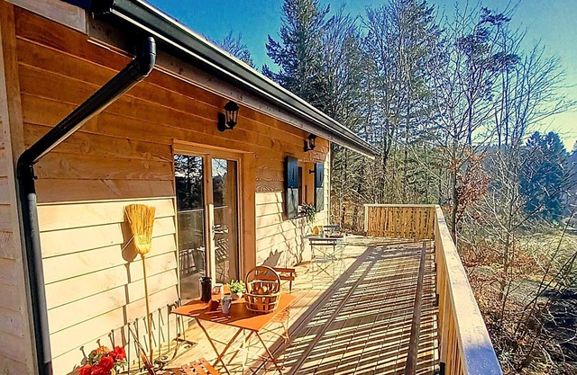 Cosy self-catering cottage, near the center of Le Chambon-sur-Lignon, on the edge of a forest