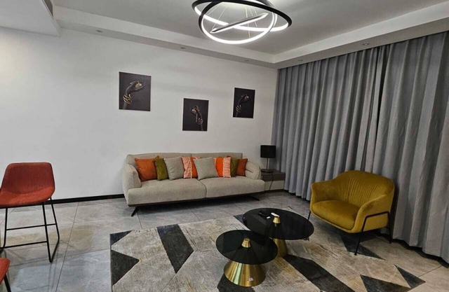 Cosy stylish 1 bed Apartment with rooftop pool ina residential area of Gombe