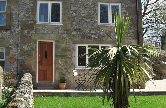 Cosy, stylish Derbyshire cottage, just a mile from Carsington Water