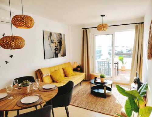 Cosy Top-Floor Sunny Apartment with Balcony, Stunning Golf Resort Views,Proximity to Swimming Pool and Kids Playground, Only 20min to the Beach
