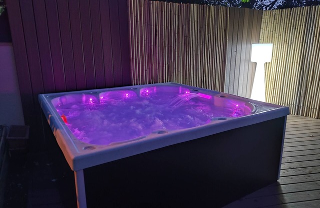 COSY VACATION VILLA WITH JACUZZI