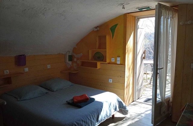 Cosy, vaulted studio with terrace