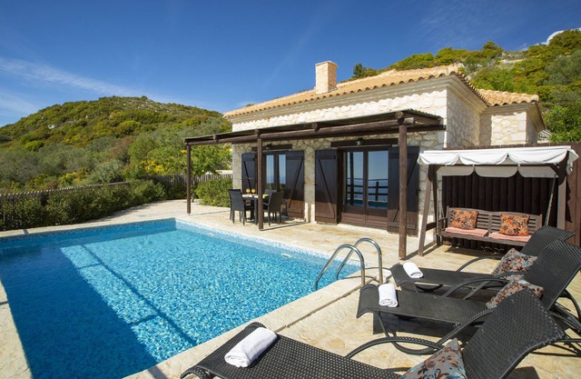 Cosy Villa Ersi deal for couples and families,with private pool & sea view