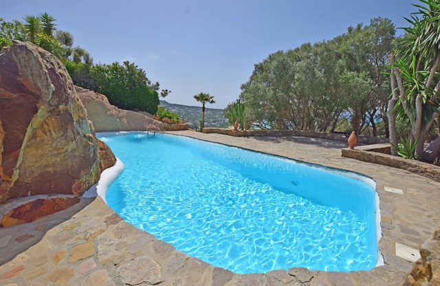 Cosy villa with private swimming pool, magnificent views, for 6 PAX