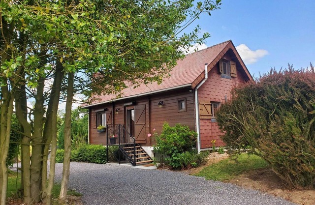 Cosy Wooden Chalet with Terrace, Secure Pond, and Outdoor Spa in the Heart of Avesnois